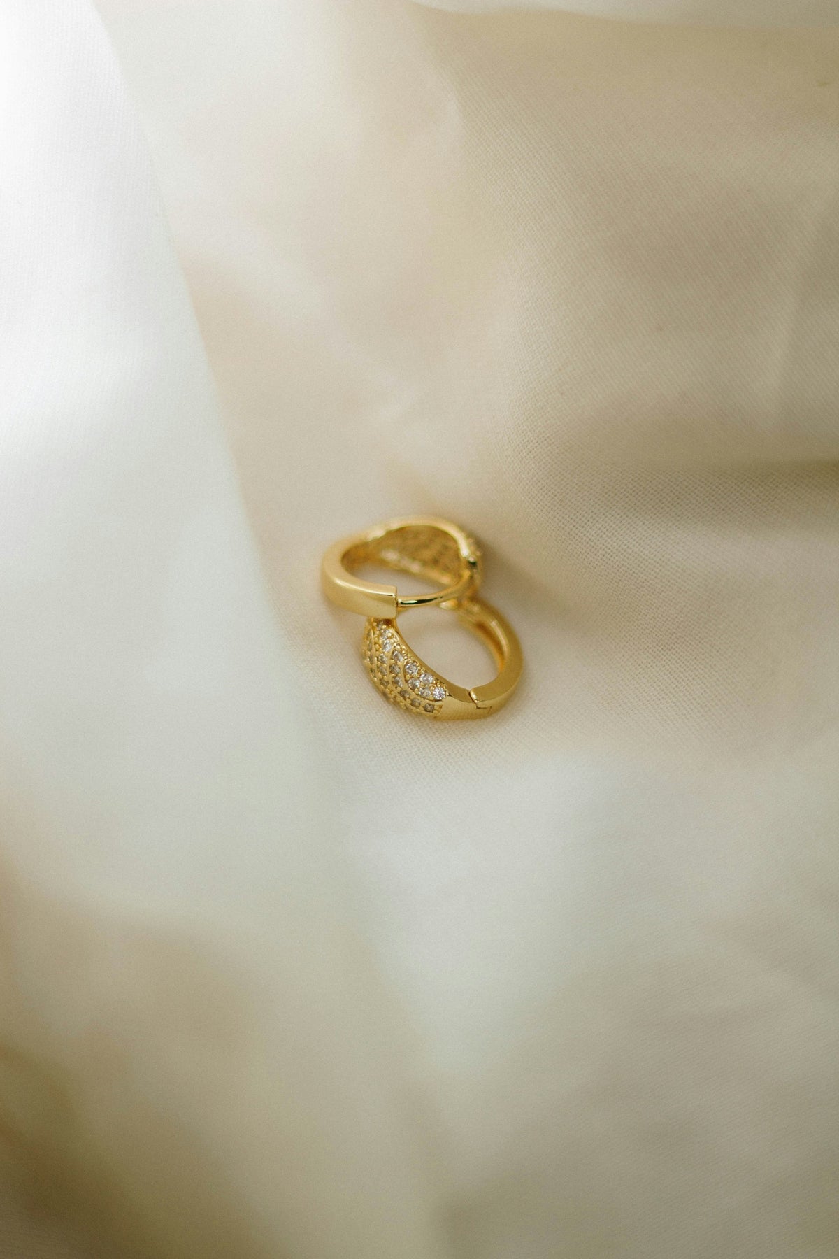 Placeholder photograph, replace before launch: Lumen ring